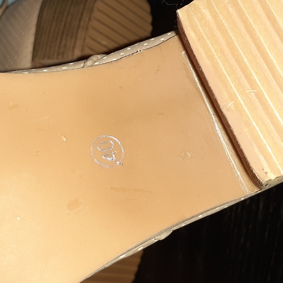 Tan Shoe Booties Size 9 NWOT - Picture 6 of 8